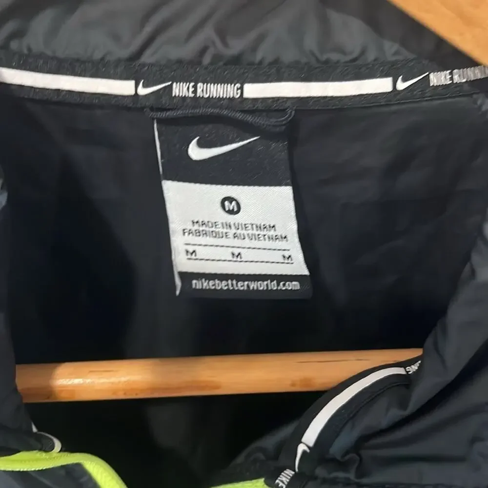 Nike Lightweight Slick Rain‎ Jacket | Adult Medium